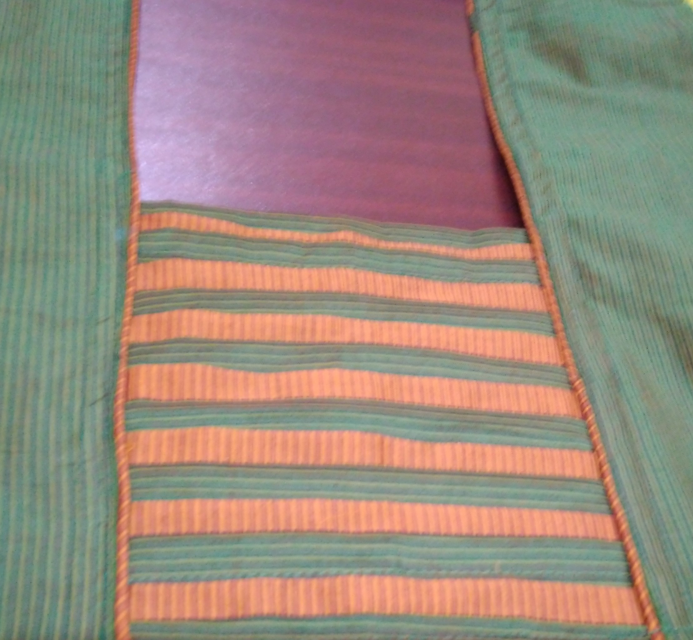 Layer neck with piping 2